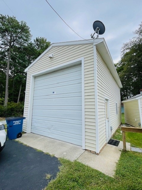 detached garage with driveway