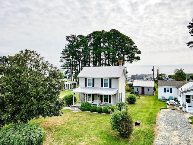 view of front facade featuring covered porch and a front yard