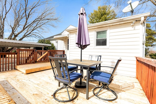 deck featuring outdoor dining space