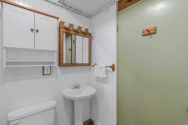 bathroom featuring toilet