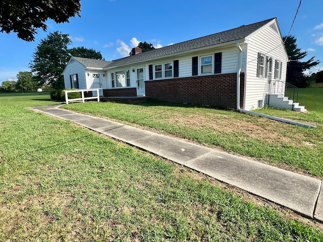 single story home featuring a front lawn