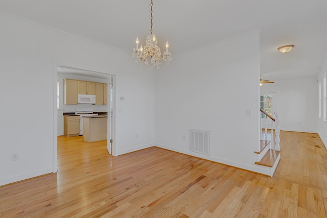 spare room with ceiling fan with notable chandelier, light wood-type flooring, and ornamental molding