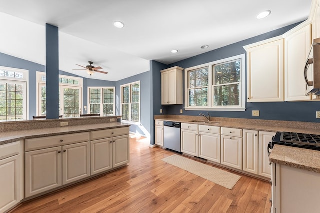 341 Pine Reach Dr, Kilmarnock, VA 22482 - kitchen featuring a sink, a ceiling fan, appliances with stainless steel finishes, light wood-style flooring, and recessed lighting