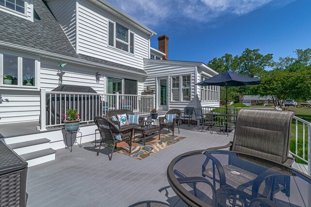 deck with outdoor lounge area and outdoor dining space
