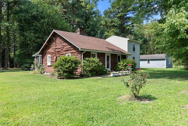 view of front of house with a front lawn