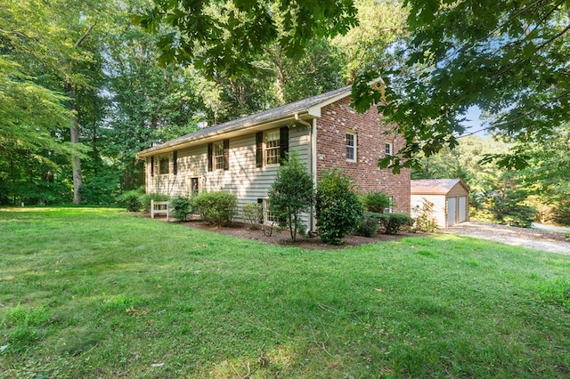 view of front of property featuring a garage, an outdoor structure, and a front lawn