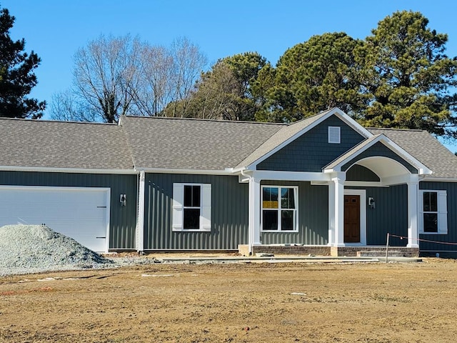 view of front of property featuring a front lawn and a garage