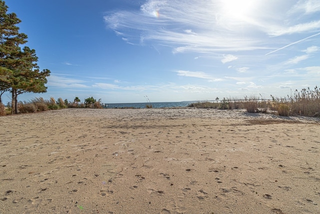 view of yard featuring a water view