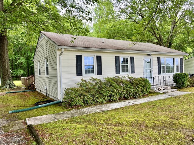2048 Lake Rd, Lottsburg, VA 22511 - view of front of property featuring a front lawn