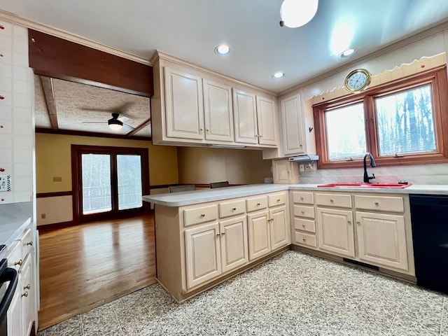 kitchen with sink, light wood-type flooring, dishwasher, kitchen peninsula, and ceiling fan