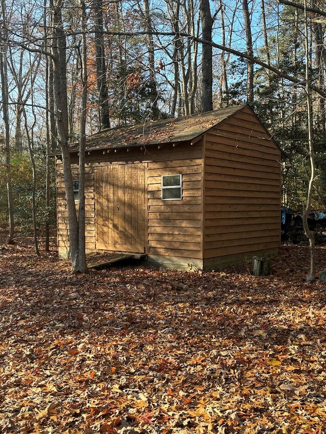 view of outbuilding