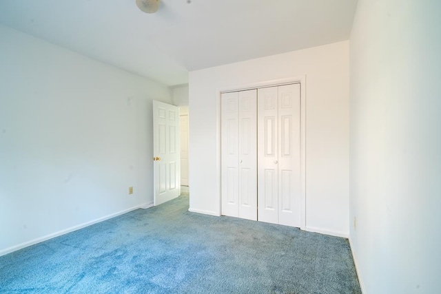 unfurnished bedroom with carpet flooring and a closet