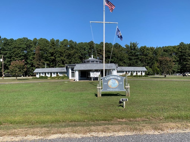 view of home's community featuring a lawn