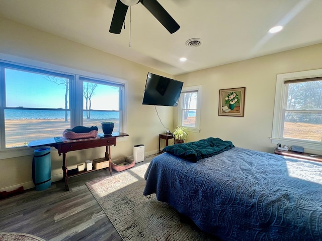 bedroom with baseboards, visible vents, a ceiling fan, wood finished floors, and recessed lighting