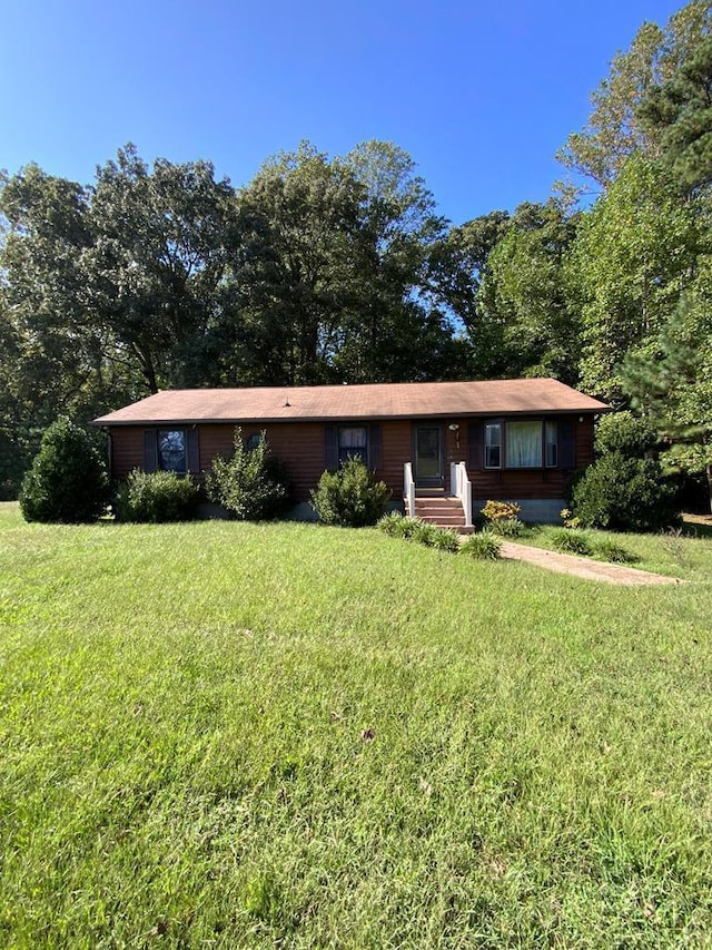 ranch-style home with a front lawn