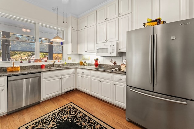 326 Coppedge Farm Rd, White Stone, VA 22578 - kitchen featuring stainless steel appliances, a sink, light wood-type flooring, white cabinetry, and ornamental molding
