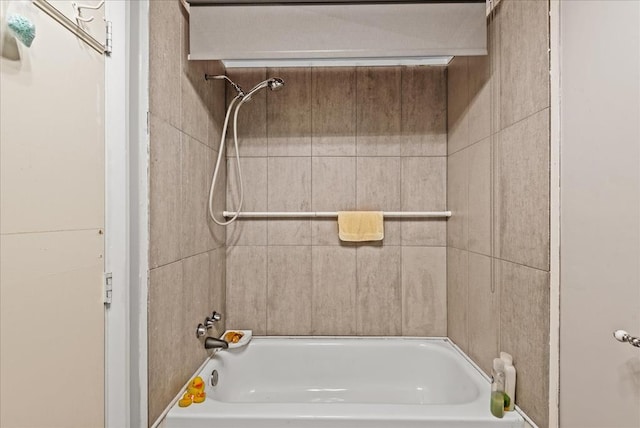 bathroom featuring tiled shower / bath combo