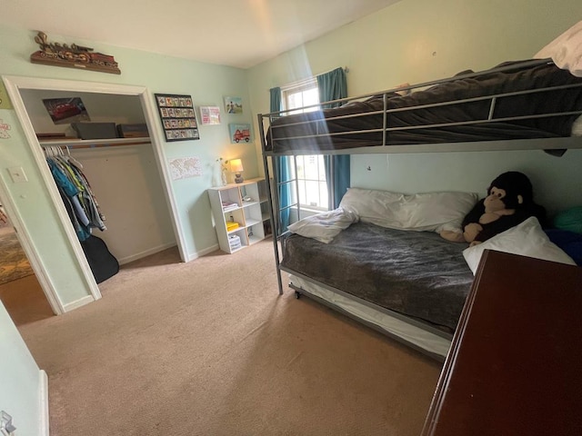 bedroom featuring carpet floors, baseboards, and a closet