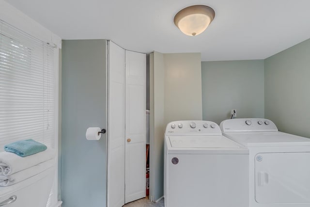 laundry room with laundry area and independent washer and dryer