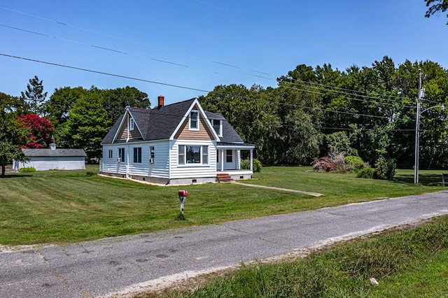 view of front facade featuring a front lawn