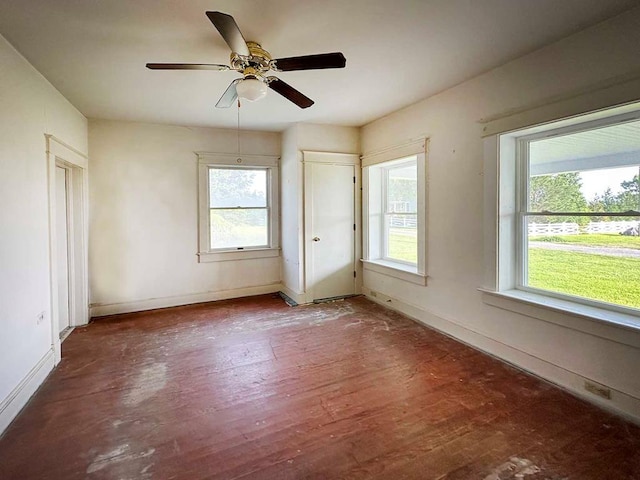 unfurnished bedroom featuring ceiling fan