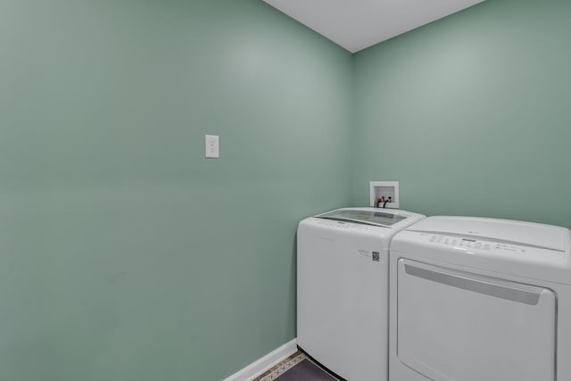 2920 Newmans Neck Rd, Heathsville, VA 22473 - laundry area with washing machine and dryer and baseboards