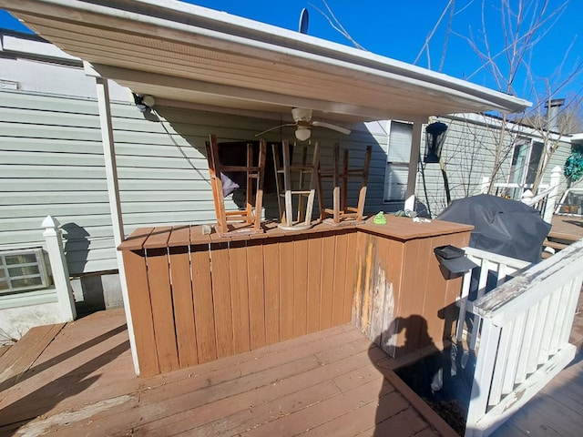 deck with ceiling fan