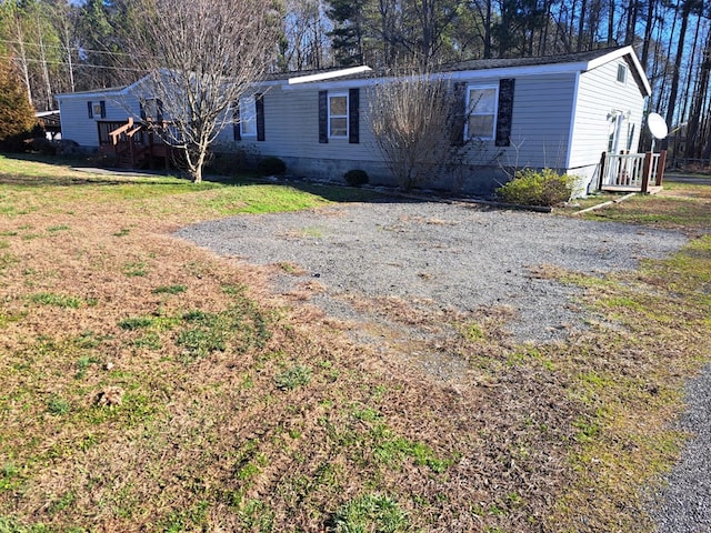 view of front of home with a front lawn