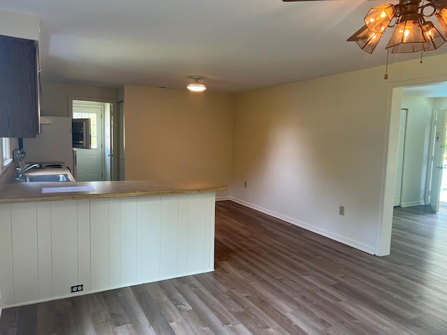 827 Travelers Rest Rd, Hague, VA 22469 - kitchen featuring dark wood-style flooring, ceiling fan, and a peninsula