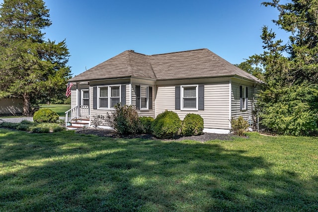 view of front of home with a front lawn