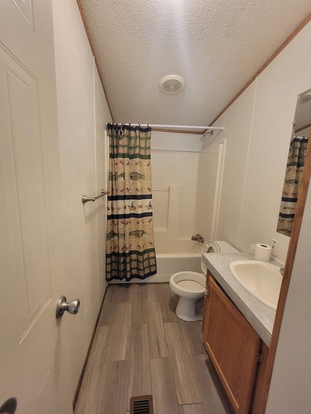159 Dirt Bridge Rd, Topping, VA 23169 - bathroom featuring a textured ceiling, vanity, shower / bath combination with curtain, toilet, and wood finished floors