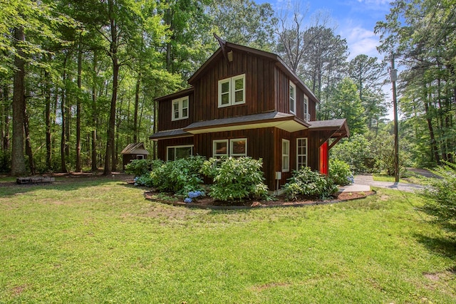 63 Pioneer Trl, Hague, VA 22469 - view of front facade featuring a front lawn