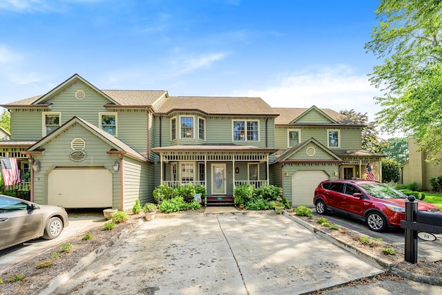 10 Heatherfield Ct, Kilmarnock, VA 22482 - view of front facade featuring a porch and concrete driveway