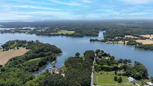 670 Hardings Wharf Dr, Kilmarnock, VA 22482
