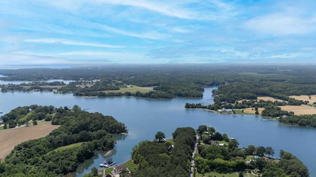 670 Hardings Wharf Dr, Kilmarnock, VA 22482