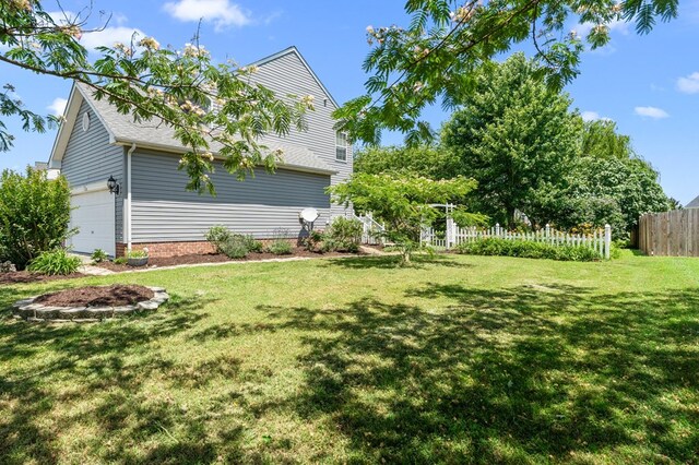 135 Hobbs Hole Ln, Tappahannock, VA 22560 - view of yard with a garage