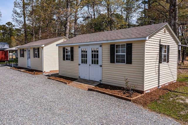 view of outdoor structure featuring an outbuilding