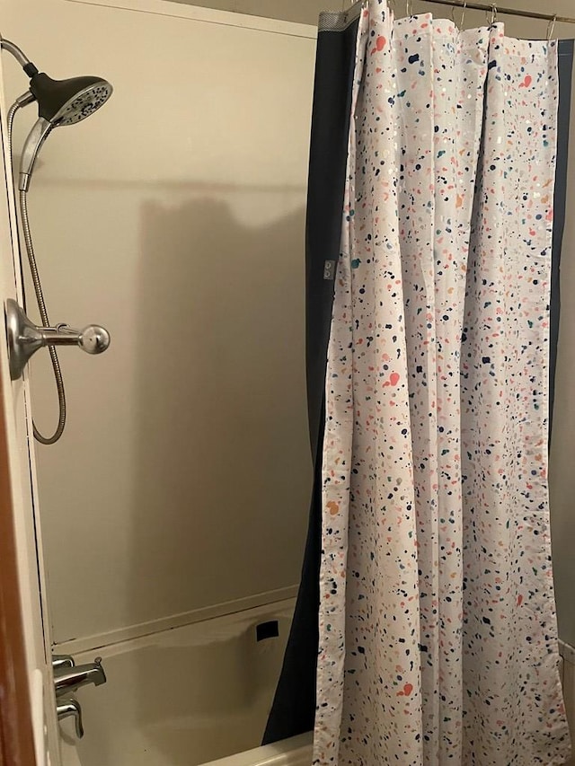 91 Dameron Dr, Hague, VA 22469 - full bath with shower / bathtub combination with curtain