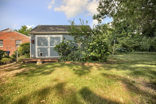94 Arcadia Dr, Newport News, VA 23608 - view of grassy yard featuring an outdoor structure