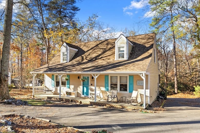 new england style home with covered porch