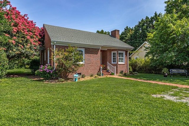 view of front facade featuring a front yard