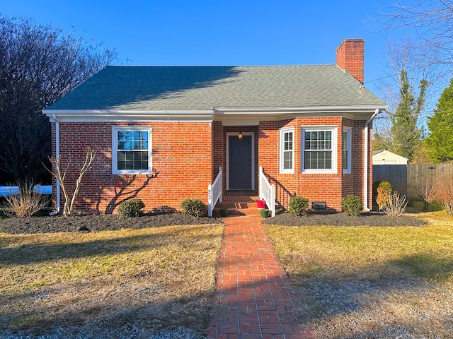 view of front of property with a front lawn