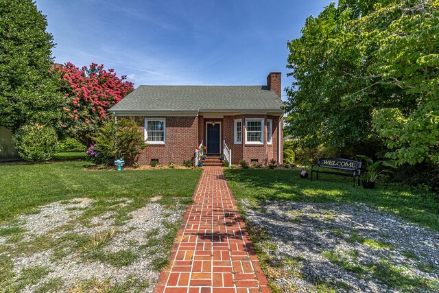 view of front of house with a front lawn