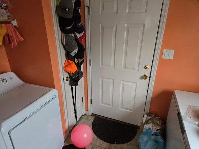 laundry area with washer / clothes dryer