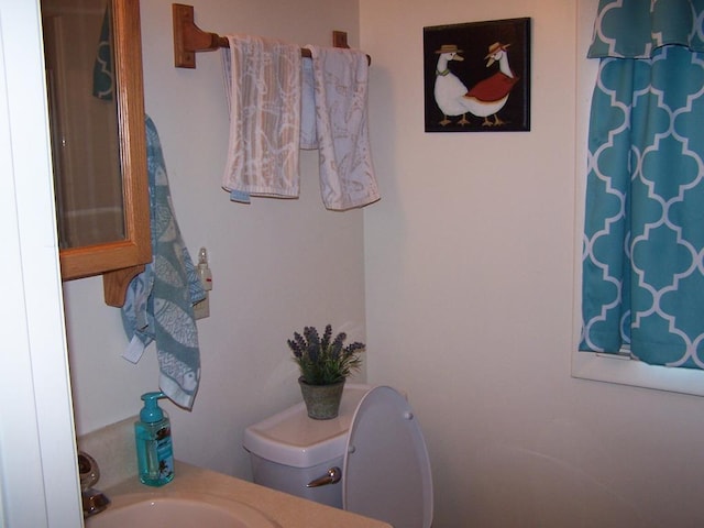 bathroom featuring toilet and sink