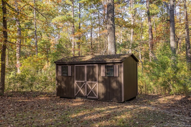 view of outbuilding