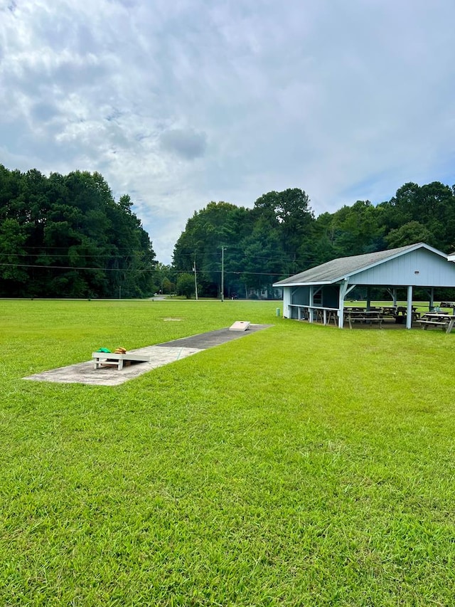 view of home's community featuring a lawn