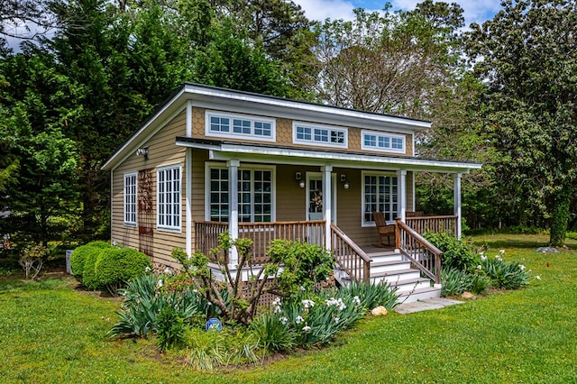 view of front of home featuring a porch and a front yard