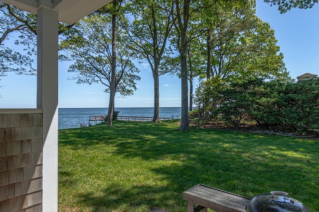 view of yard featuring a water view