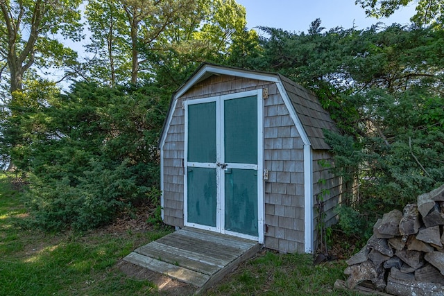 view of outbuilding